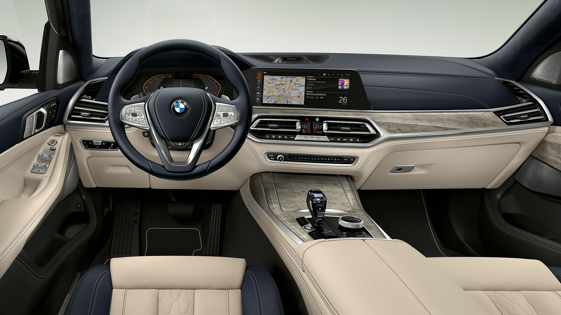 BMW X7, poste de conduite en design Pure Excellence Gros plan de face du poste de conduite côté conducteur de la BMW X7, dotée de l’équipement du design Pure Excellence