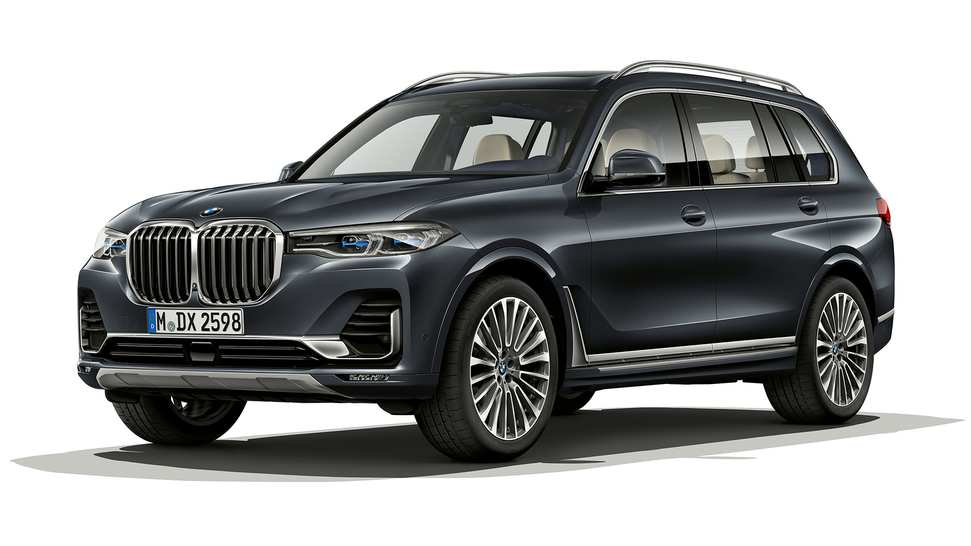 BMW X7 Design Pure Excellence Vue de trois quarts avant en studio de la BMW X7 en design Pure Excellence