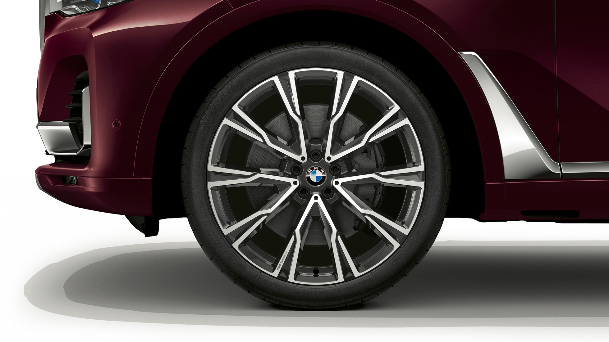 BMW X7, BMW Individual xDrive40i jante en alliage léger Vue en gros plan d’une jante en alliage léger de la BMW X7 dotée de l’équipement BMW Individual X7 xDrive40i