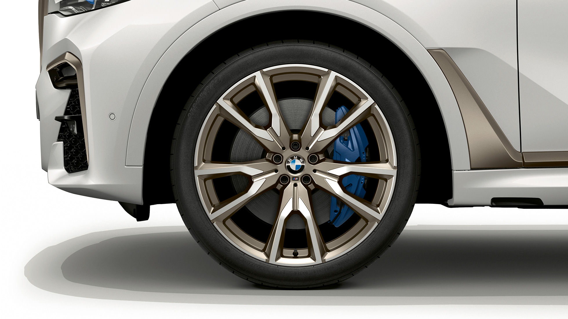 BMW X7, jante en alliage léger de la BMW X7 M50d Gros plan d’une jante en alliage léger de la BMW X7, dotée de l’équipement BMW X7 M50d