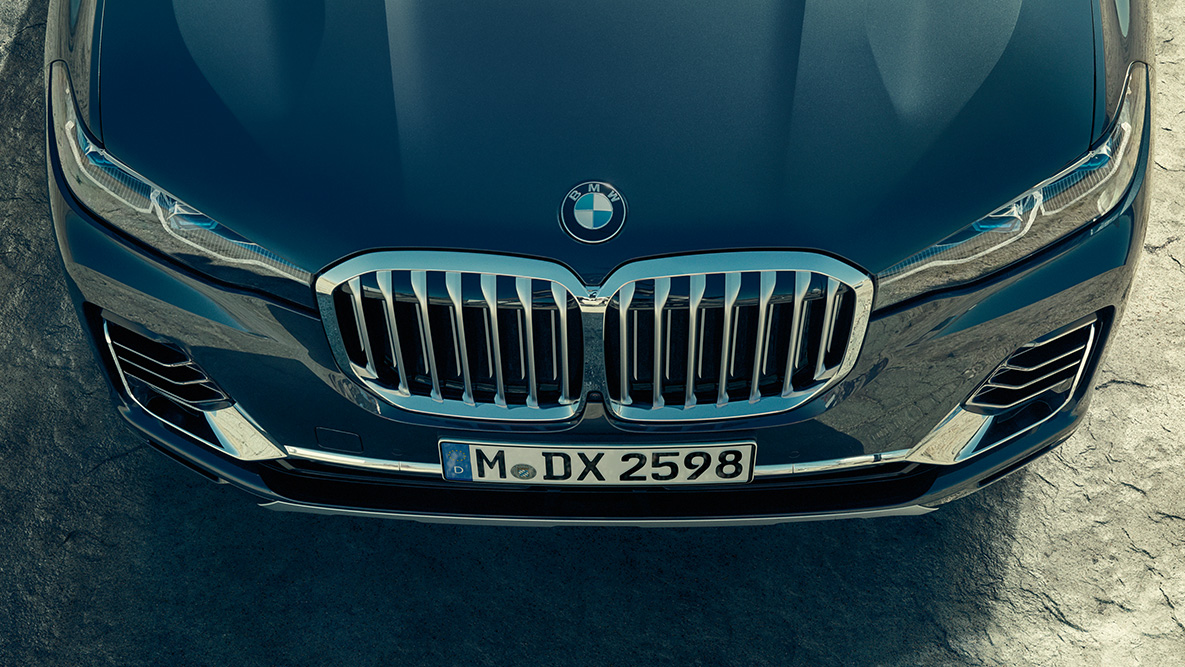 Naseaux de la BMW X7 Naseaux BMW : vue en plongée de l’avant de la BMW X7