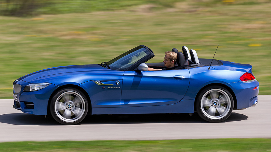BMW Z4 Roadster (E89) vue de profil en conduite BMW Z4 Roadster (E89) vue de profil en conduite