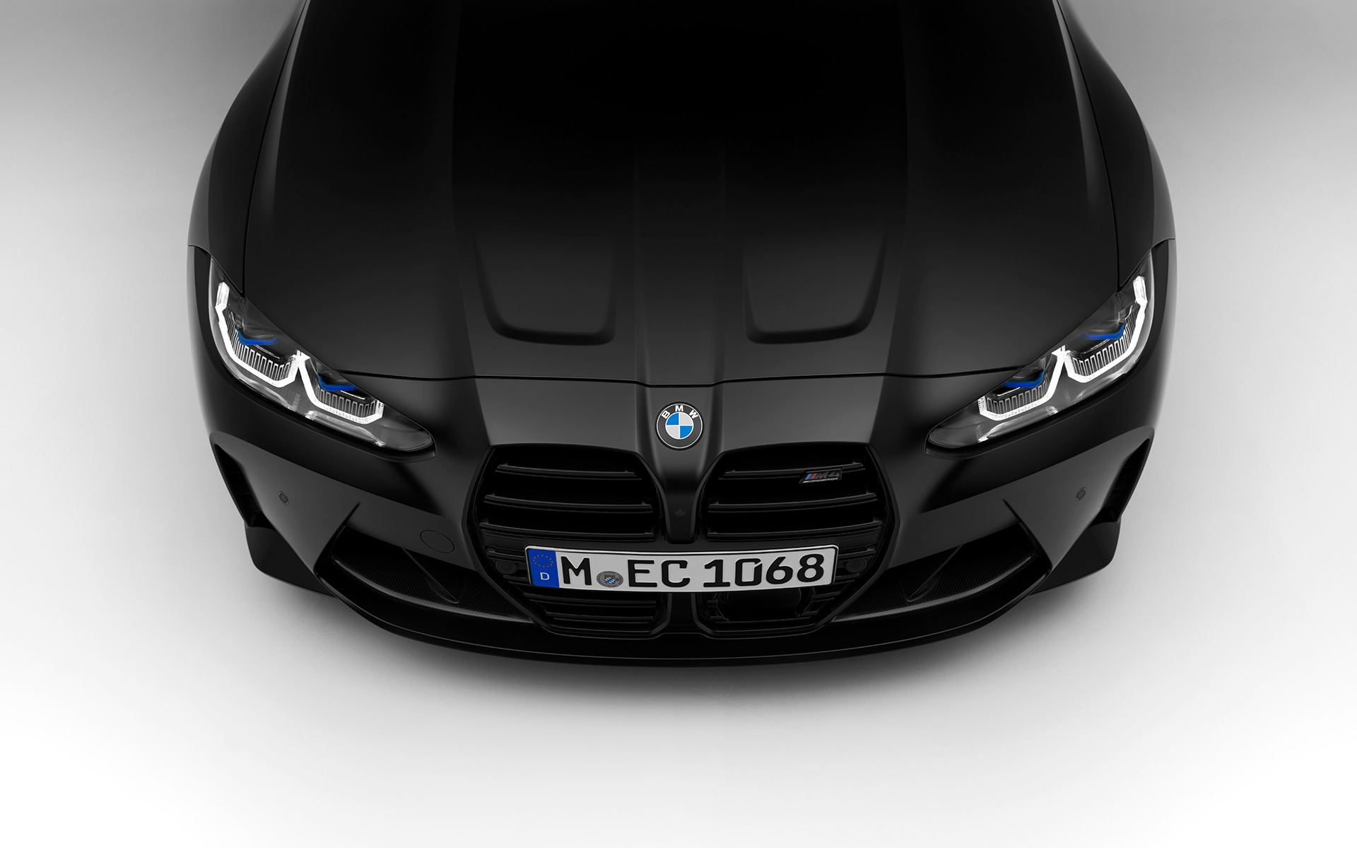 BMW M4 Competition Coupé G82 2021 BMW Individual Frozen Black metallic vue avant BMW M4 Competition Coupé G82 2021 BMW Individual Frozen Black metallic vue avant à l’arrêt en perspective aérienne vu du dessus