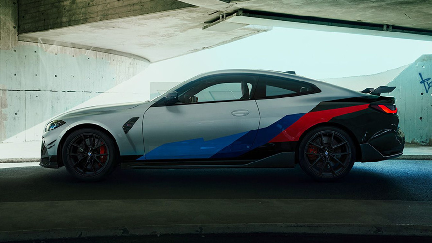 BMW M4 CS G82 2021 avec BMW M Performance Parts vue de profil BMW M4 CS G82 2021 avec BMW M Performance Parts vue de profil