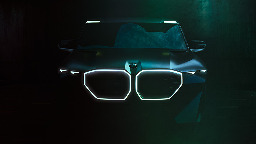 BMW Concept XM (G09), vue de trois quarts avant en mouvement