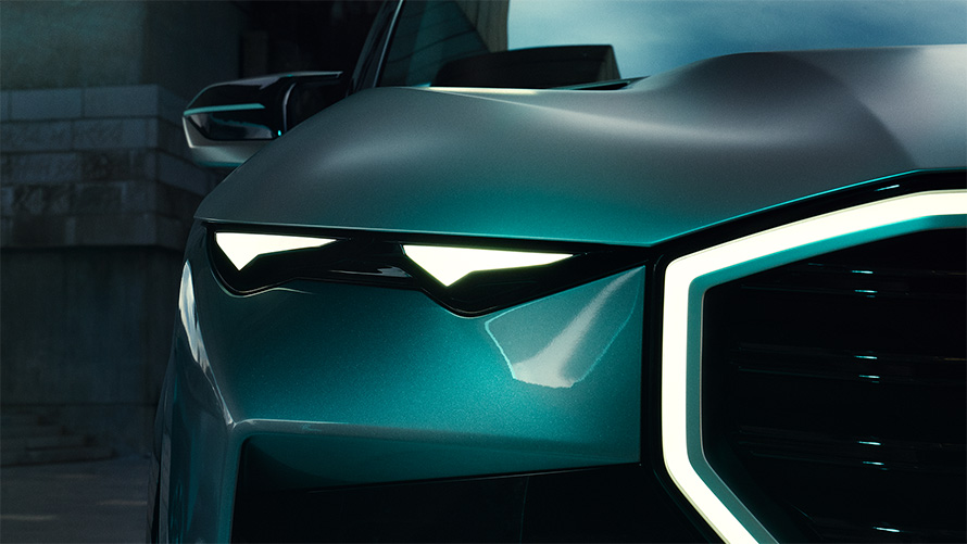 BMW Concept XM (G09) Vue avant en stationnement, gros plan sur les projecteurs