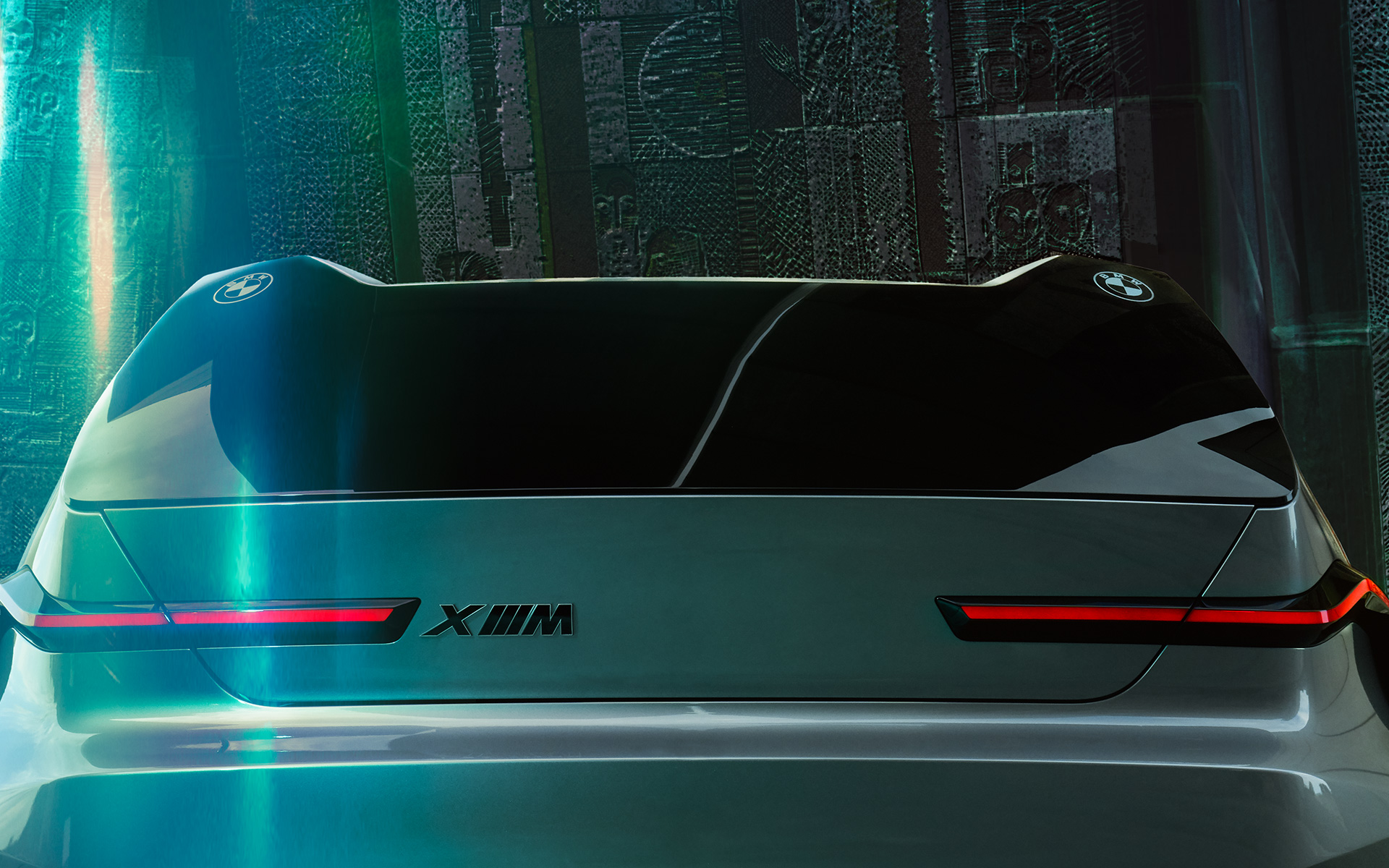 BMW Concept XM (G09), vue arrière, gros plan sur la lunette arrière BMW Concept XM (G09), vue arrière, gros plan sur la lunette arrière