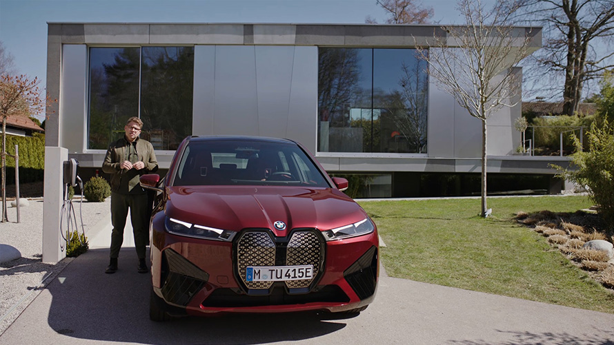 Véhicules électriques BMW : BMW iX – recharge à domicile, BMW Wallbox et Smart Partner Wallbox en vidéo