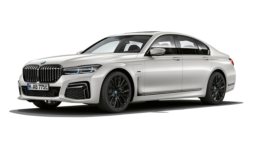 BMW 745e Berline, modèle PHEV, vue de trois quarts avant BMW 745e Berline, modèle PHEV, vue de trois quarts avant en studio