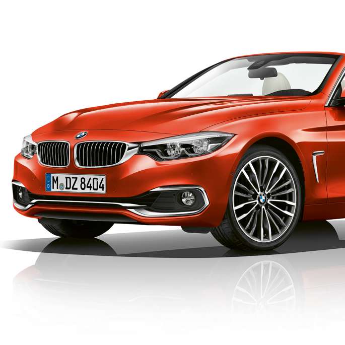 BMW Série 4 Cabrio, Modèle Luxury, vue de trois quarts face BMW Série 4 Cabrio, Modèle Luxury, vue de trois quarts face