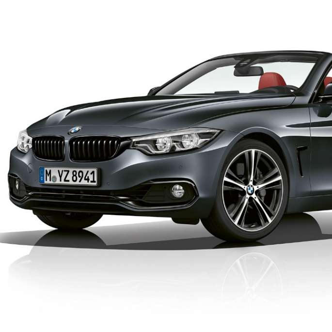 BMW Série 4 Cabrio, Modèle Sport, vue de trois quarts face BMW Série 4 Cabrio, Modèle Sport, vue de trois quarts face