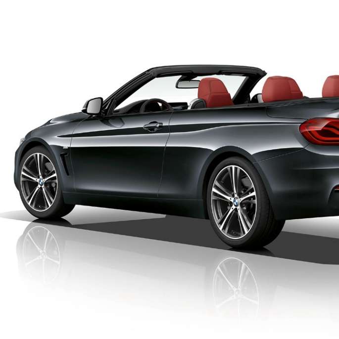 BMW Série 4 Cabrio, Modèle Sport, vue de trois quarts de la poupe BMW Série 4 Cabrio, Modèle Sport, vue de trois quarts de la poupe