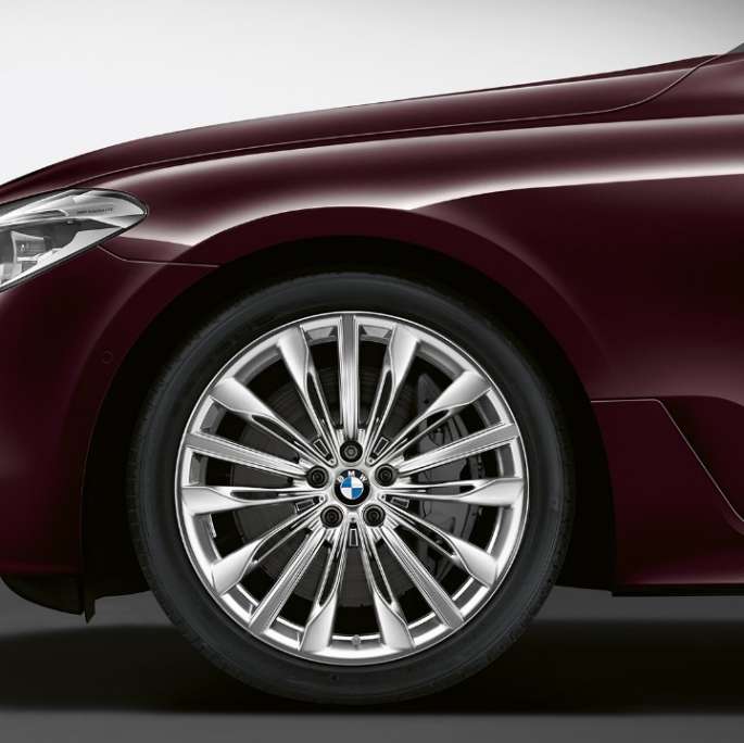 BMW Série 6 Gran Turismo G32 2017 Luxury Line Royal Burgundy Red vue de profil avant avec jantes BMW en alliage léger à multirayons 644