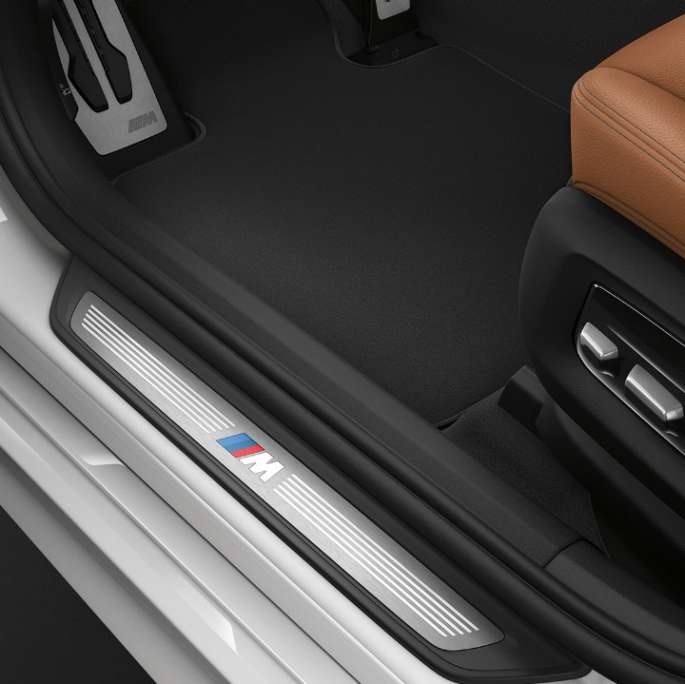 BMW Série 6 Gran Turismo G32 2017 Kit M Sport Mineralweiß metallic seuils de porte