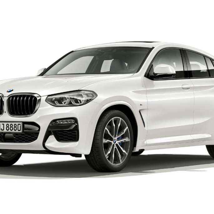 BMW X4 xDrive30i, Modèle M Sport G02 2018 en Alpinweiß vue de trois quarts avant
