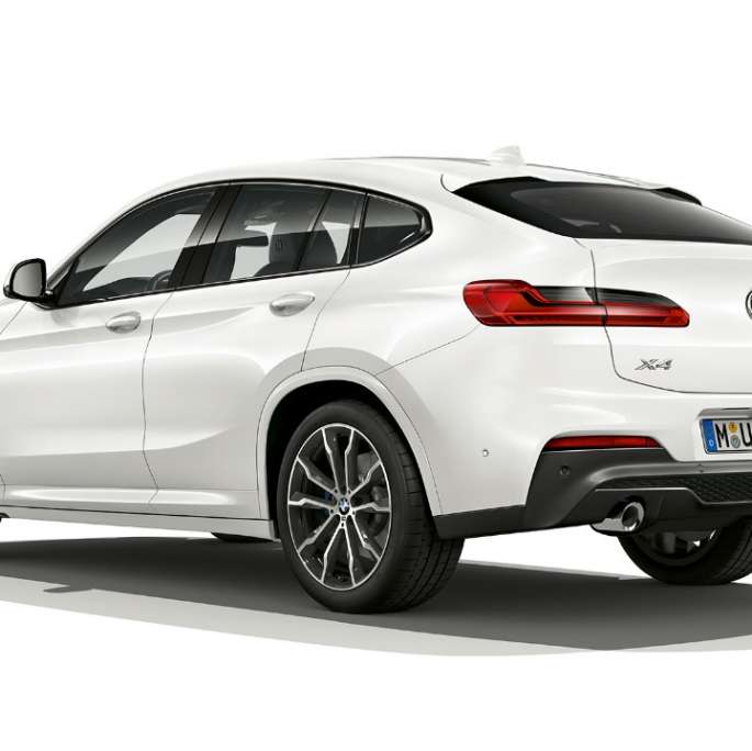 BMW X4 xDrive30i Modèle M Sport G02 2018 en Alpinweiß vue de trois quarts arrière