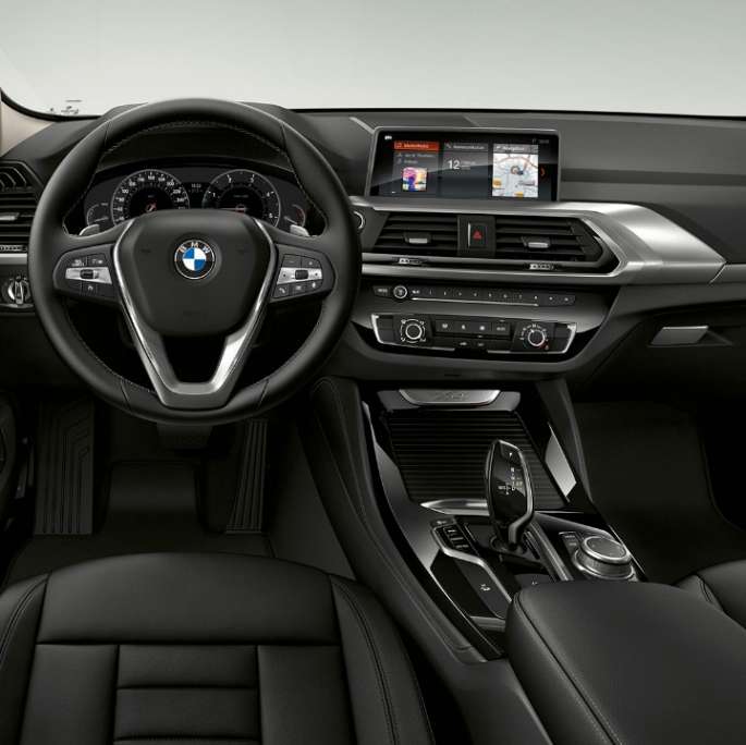 Poste de conduite de la BMW X4 xDrive20d Modèle Advantage G02 2018 habitacle